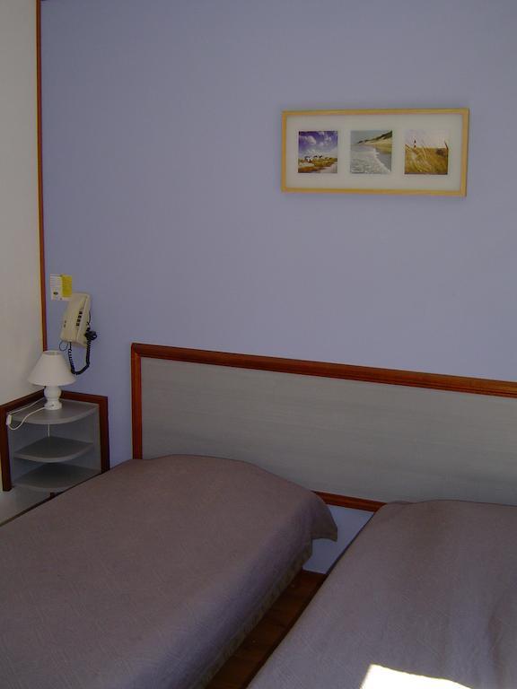 Le Magiot Otel Montliot-et-Courcelles Oda fotoğraf