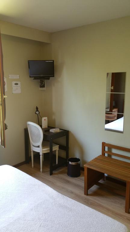Le Magiot Otel Montliot-et-Courcelles Oda fotoğraf