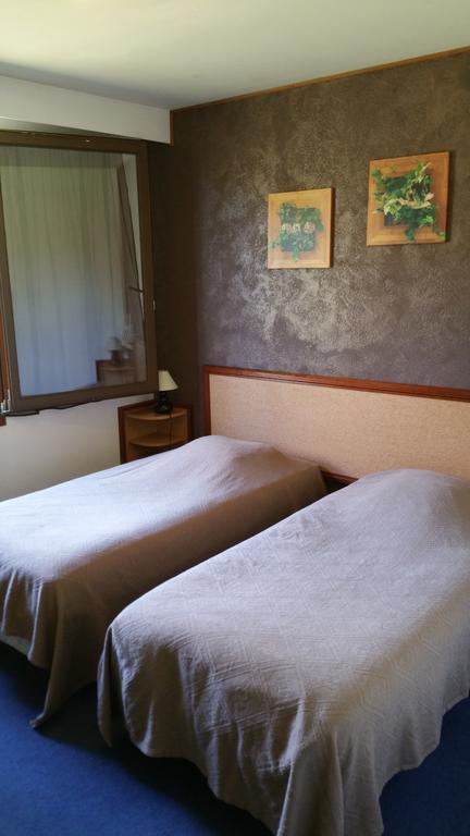 Le Magiot Otel Montliot-et-Courcelles Oda fotoğraf