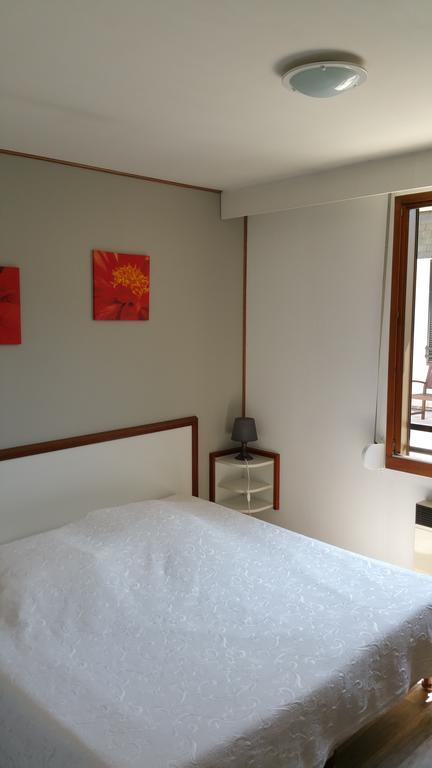 Le Magiot Otel Montliot-et-Courcelles Oda fotoğraf